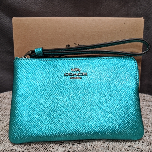 Coach Handbags - NWT Coach Metallic Wristlet💥FINAL PRICE💥